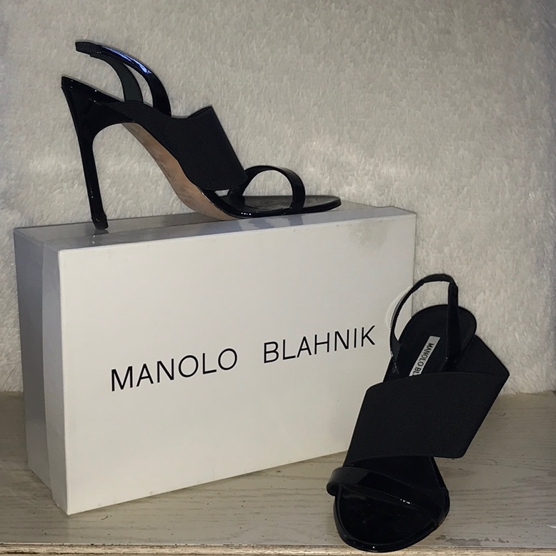 Manolo Blahnik Patent Pump W/ Elastic Strap -38.5b
